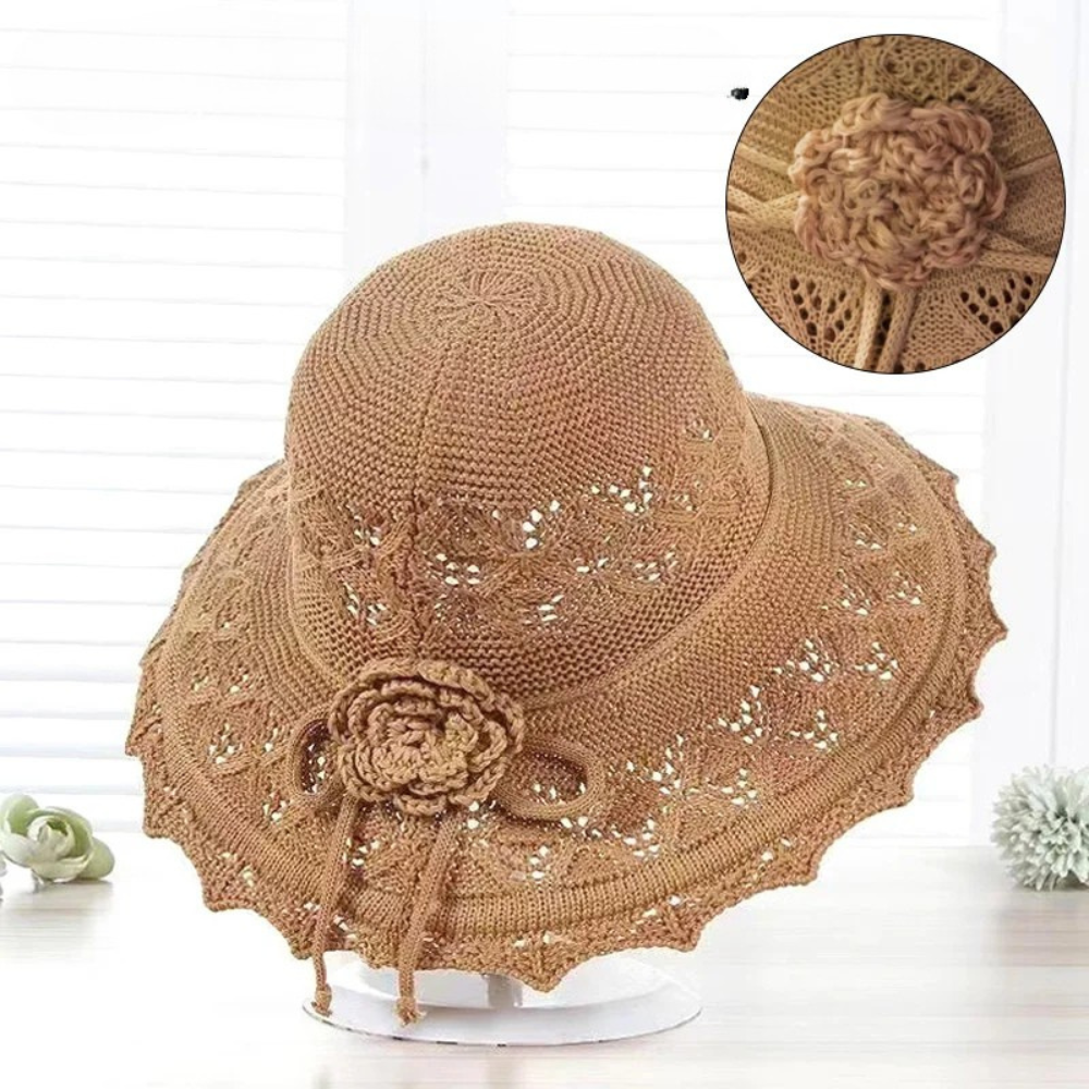 Livia™ | Elegant Virkad Sommarhatt med Blomdetalj