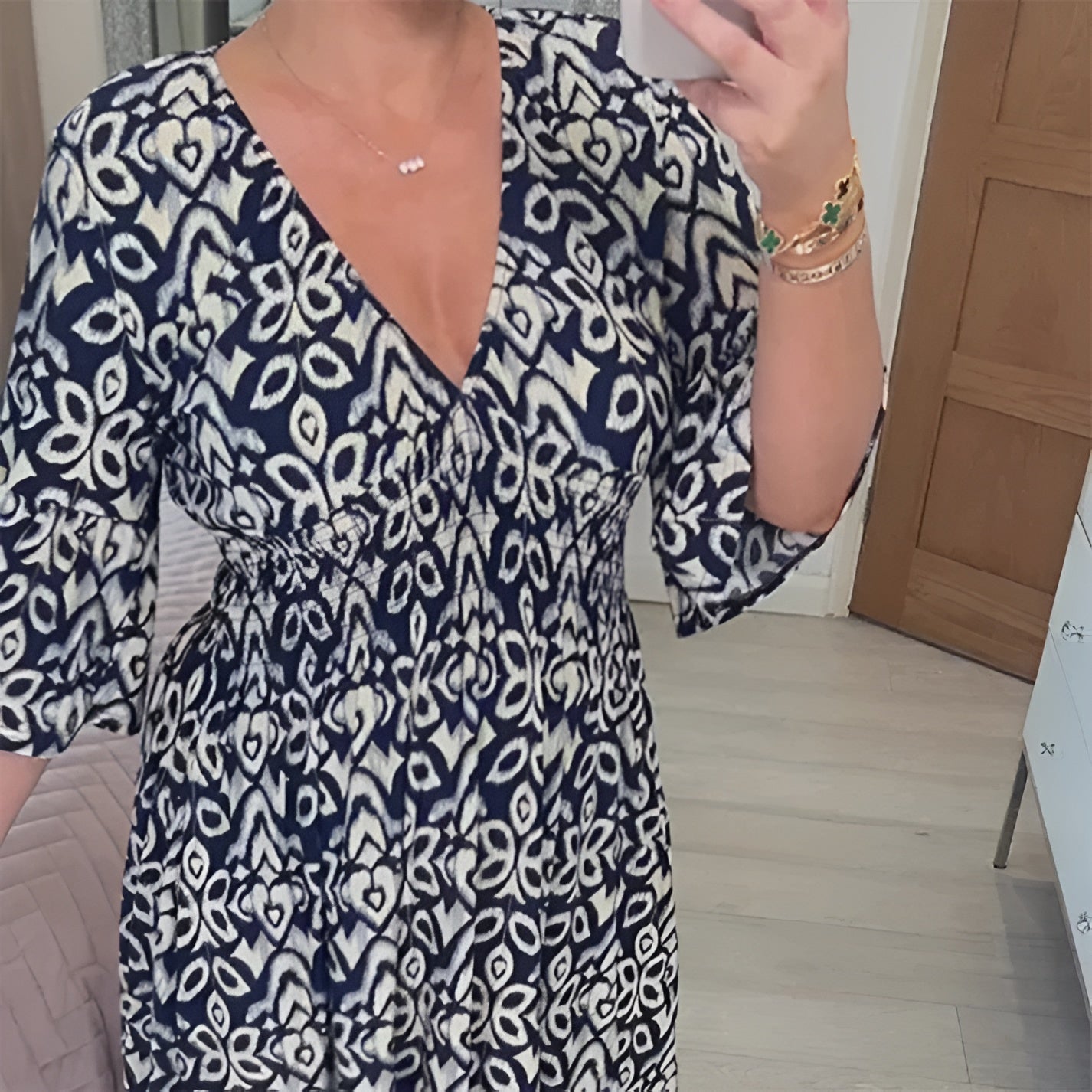 Jorina™ | Den Eleganta Blommiga Klänningen med V-ringnin