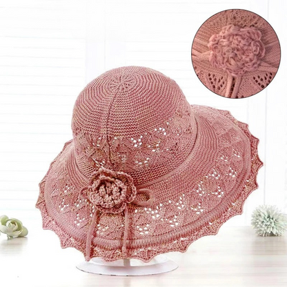 Livia™ | Elegant Virkad Sommarhatt med Blomdetalj