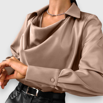 Ivanna™ | Chic Blus med Draperad Krage